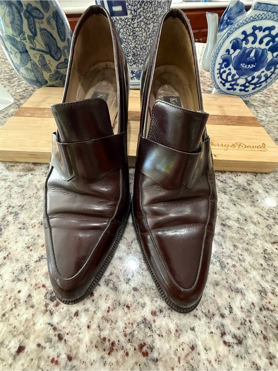 Kenneth Cole Shoes - Classic Women’s Leather Penny Loafer Pump — Brown